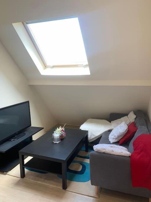 Studio Meuble Dans Une Maison Limay Eksteriør billede